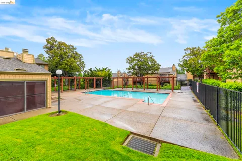 $679,000 | 20111 West Ridge Court, Unit 13, Castro Valley, CA 94546