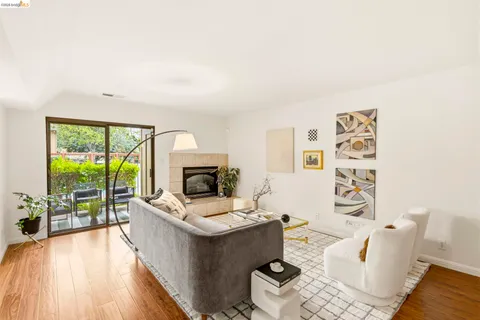 $679,000 | 20111 West Ridge Court, Unit 13, Castro Valley, CA 94546