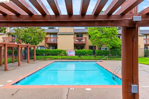 $679,000 | 20111 West Ridge Court, Unit 13, Castro Valley, CA 94546