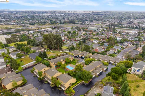 $679,000 | 20111 West Ridge Court, Unit 13, Castro Valley, CA 94546