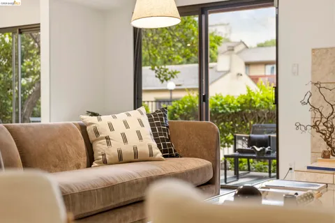 $679,000 | 20111 West Ridge Court, Unit 13, Castro Valley, CA 94546