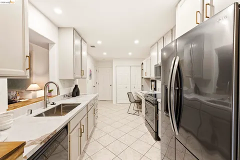 $679,000 | 20111 West Ridge Court, Unit 13, Castro Valley, CA 94546