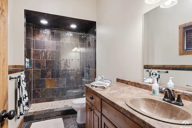 $4,990,000 | 770 East 1300th Road, Lawrence, KS 66046