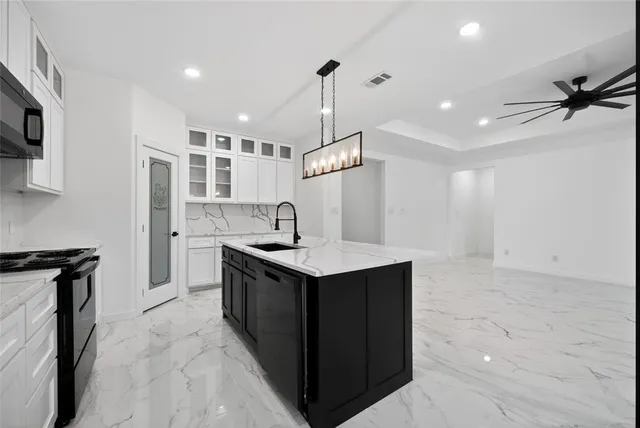 $380,000 | 120 East Woodell Drive, Glenn Heights, TX 75154