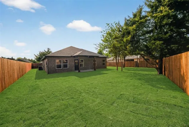 $380,000 | 120 East Woodell Drive, Glenn Heights, TX 75154