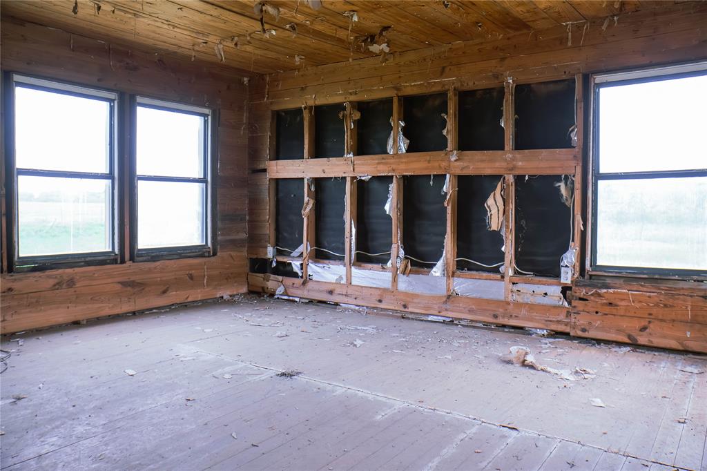 183 Rising Star Tx 76471 Rising Star, TX 76471 - Photo 14 of 19 a view of a room with a large window