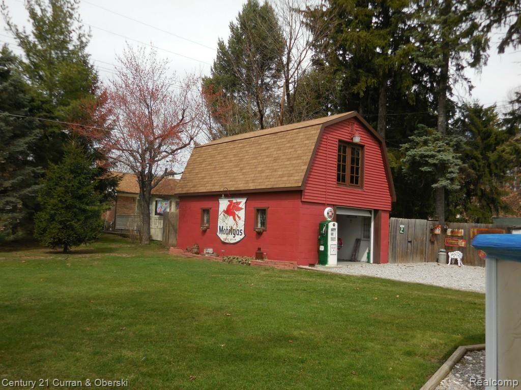 POLE BARN
