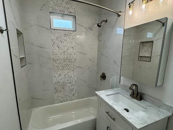 $3,600 | 630 Metropolitan Avenue, Unit 3, Boston, MA 02136