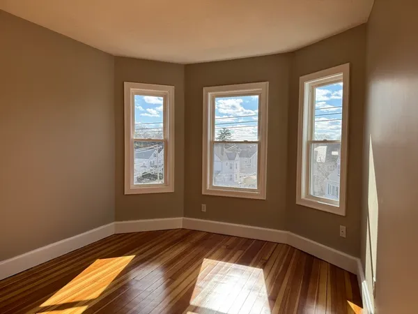 $3,600 | 630 Metropolitan Avenue, Unit 3, Boston, MA 02136