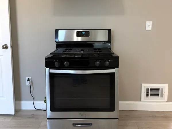 $3,600 | 630 Metropolitan Avenue, Unit 3, Boston, MA 02136