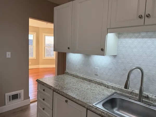 $3,600 | 630 Metropolitan Avenue, Unit 3, Boston, MA 02136