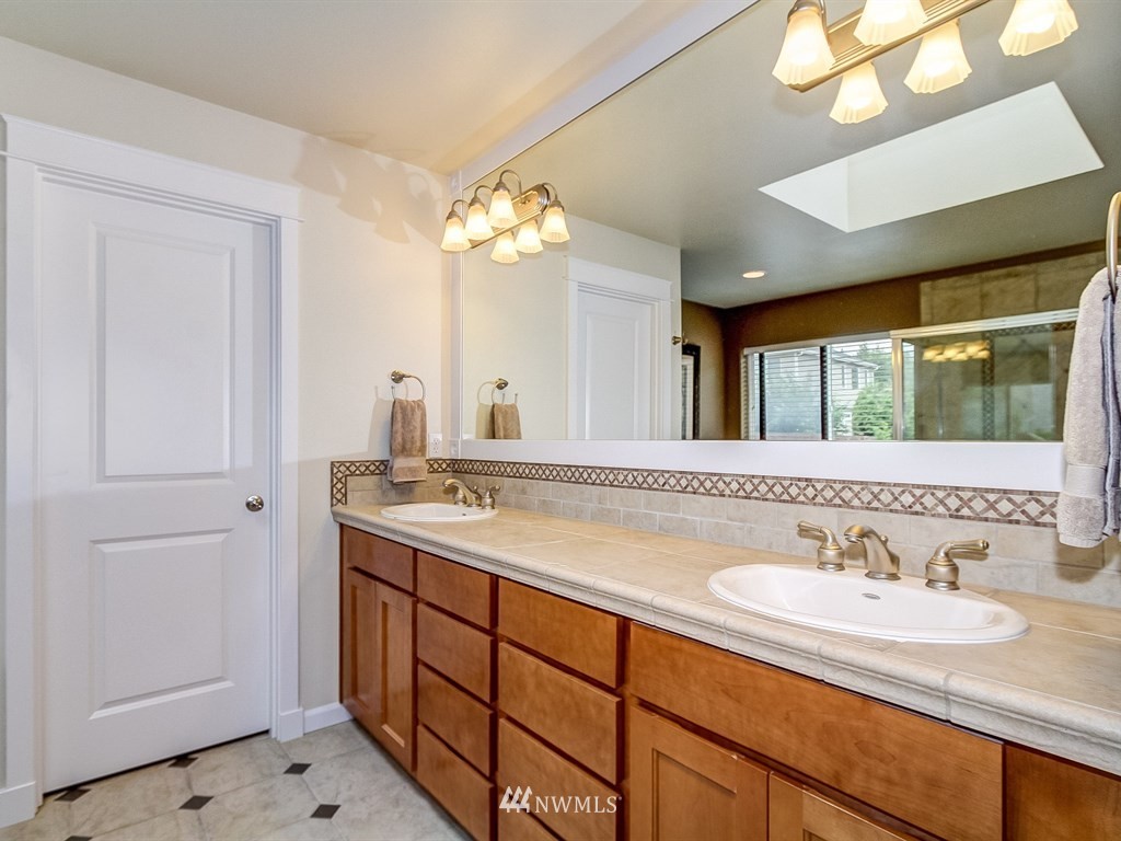 21915 40th Avenue Southeast Bothell, WA 98021 - Photo 16 of 25