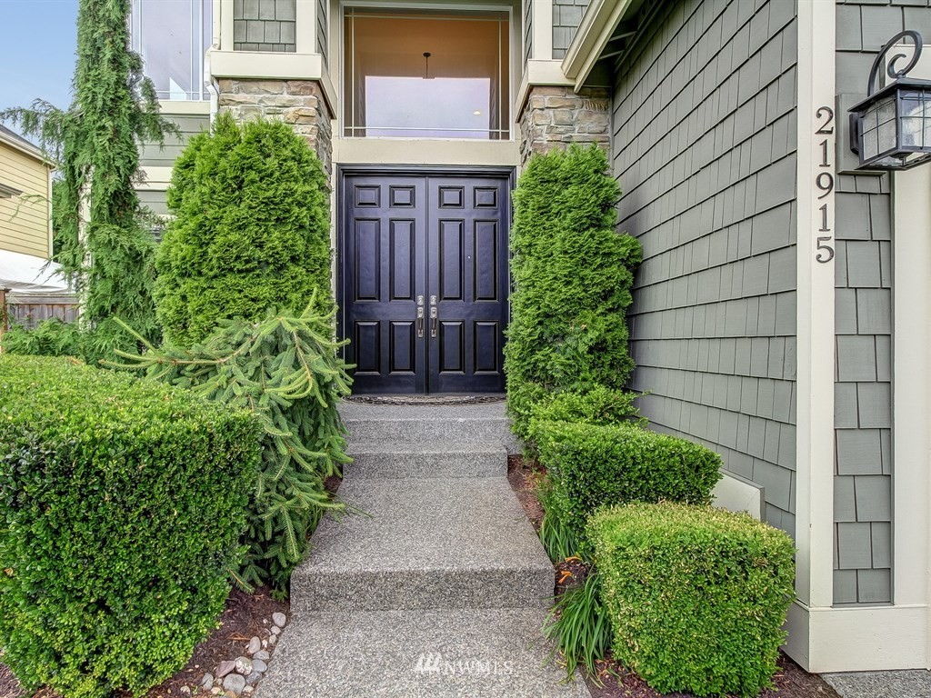 21915 40th Avenue Southeast Bothell, WA 98021 - Photo 3 of 25