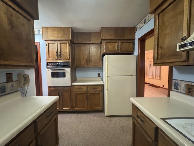 307 North Linden Street Clinton, IL 61727 - Photo 19 of 50 a kitchen with stainless steel appliances a refrigerator sink and stove