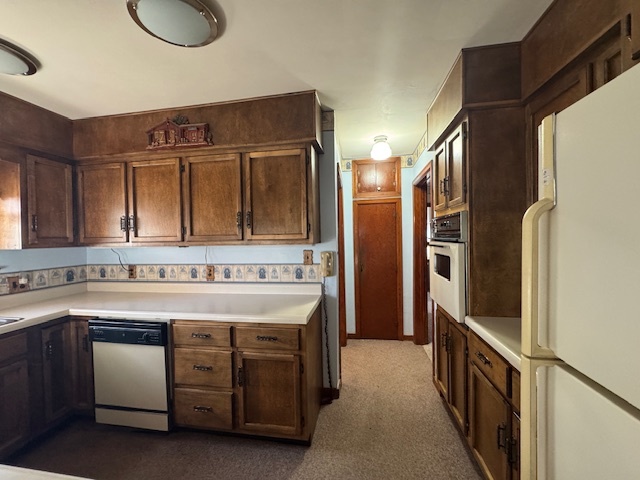 307 North Linden Street Clinton, IL 61727 - Photo 20 of 50 a utility room with washer and dryer
