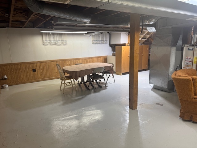 307 North Linden Street Clinton, IL 61727 - Photo 45 of 50 a dining room with furniture and a kitchen