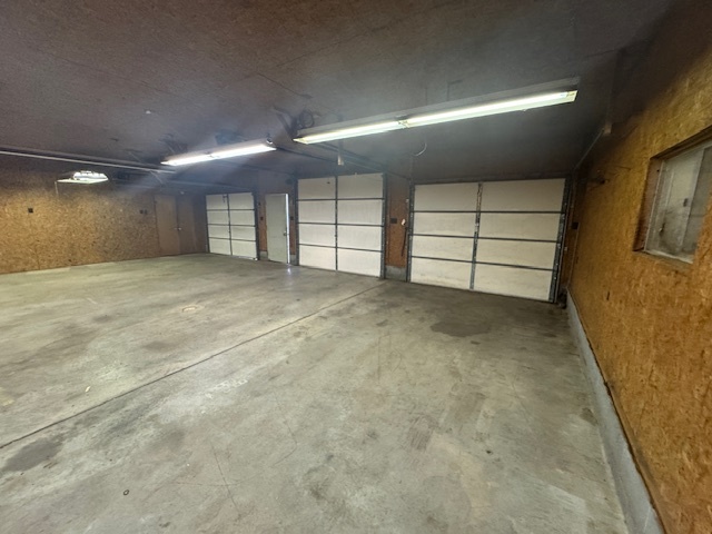 307 North Linden Street Clinton, IL 61727 - Photo 6 of 50 a view of an empty room