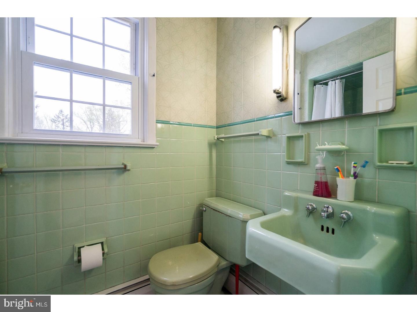 106 Ovington Road Yardley, PA 19067 - Photo 19 of 25 Gallery Image 19