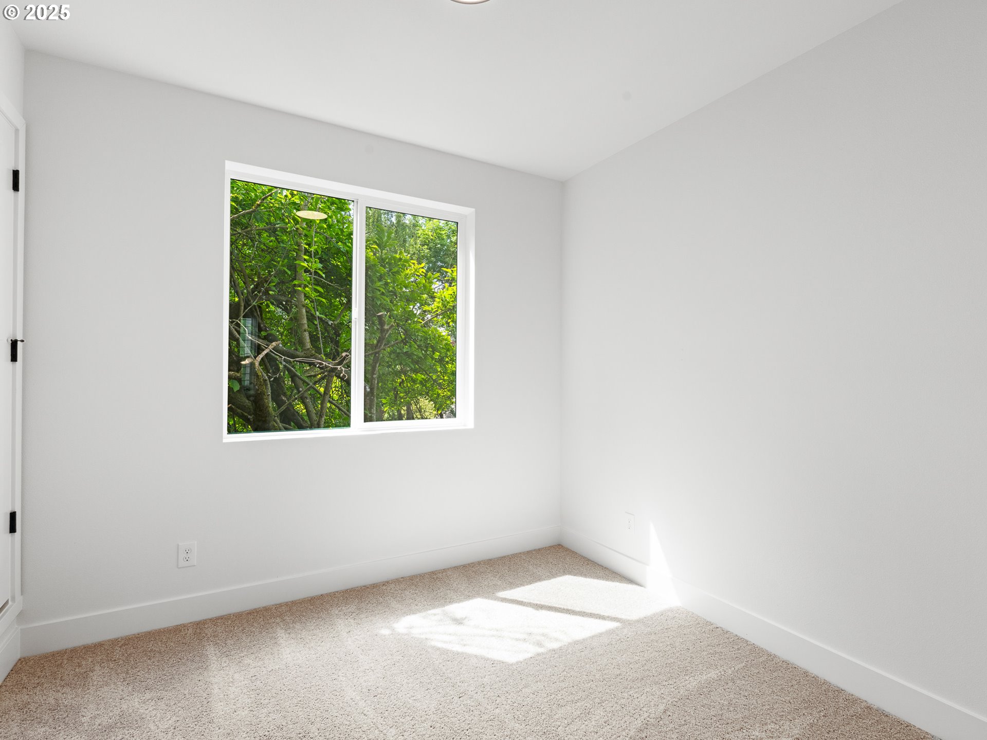 3221 Southeast 28th Avenue Portland, OR 97202 - Photo 8 of 14