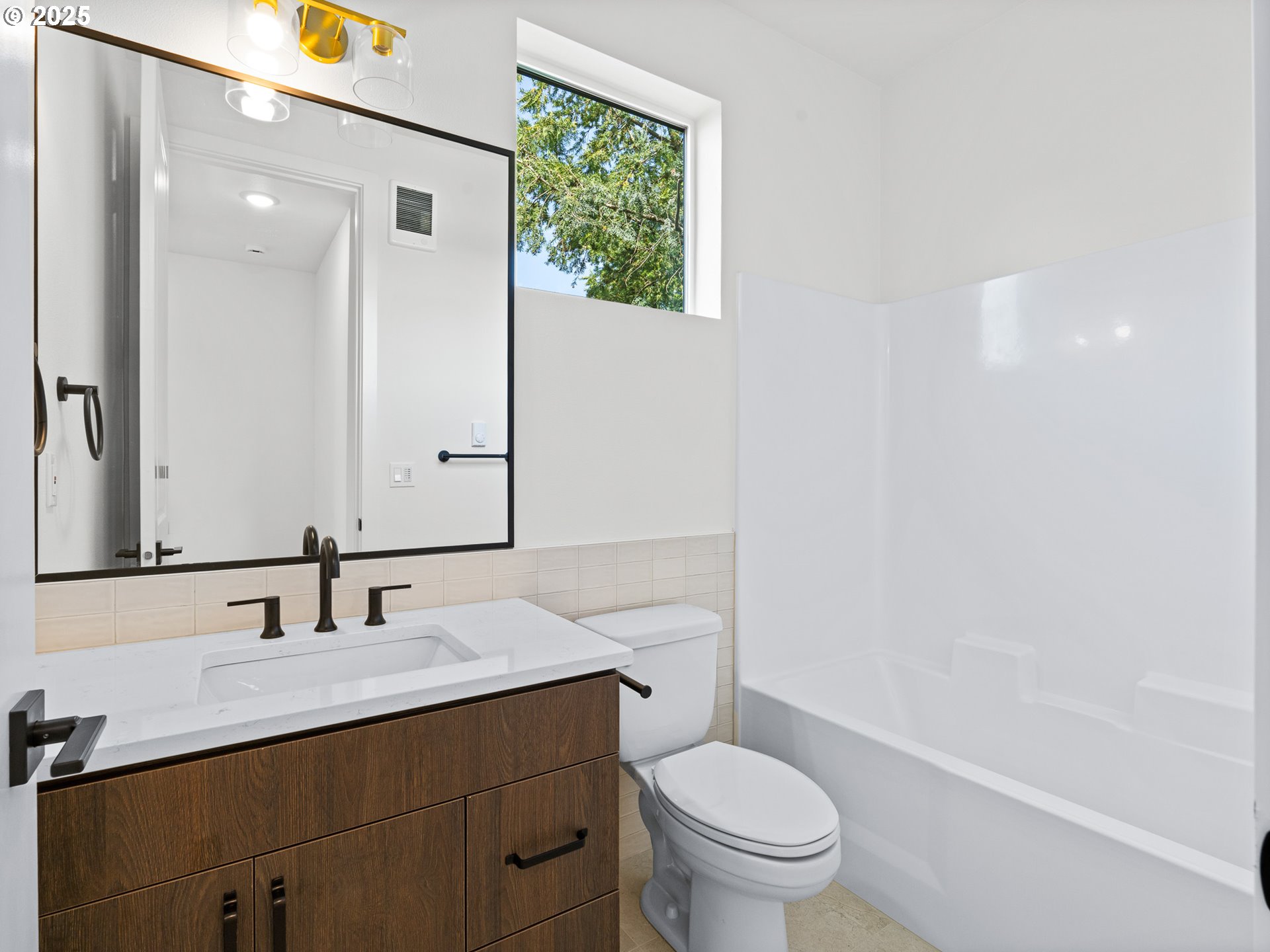 3221 Southeast 28th Avenue Portland, OR 97202 - Photo 9 of 14