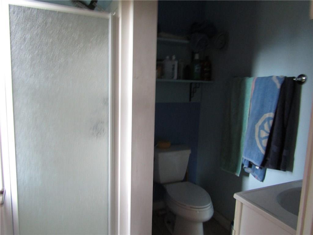 16 Warr Road Stonington, ME 04681 - Photo 29 of 33 Apartment Bathroom