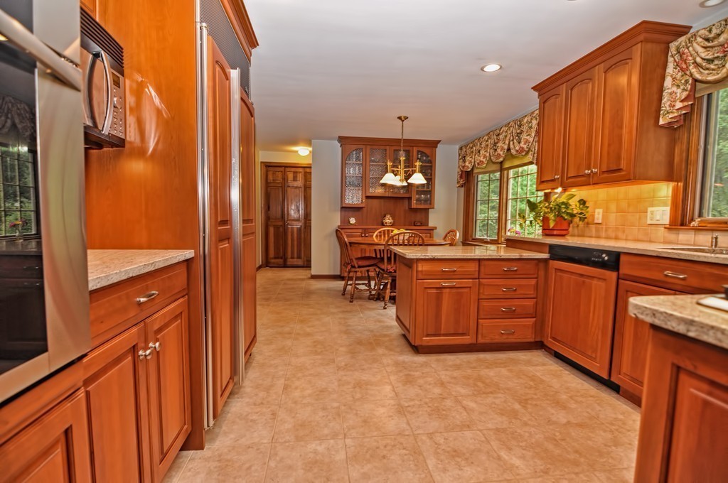 34 Robin Road Norfolk, MA 02056 - Photo 6 of 30 Gallery Image 6