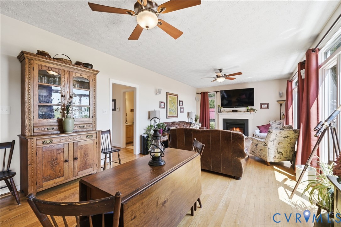 210 Riverview Road Stevensville, VA 23161 - Photo 24 of 63 Open-concept living area featuring light wood-fini
