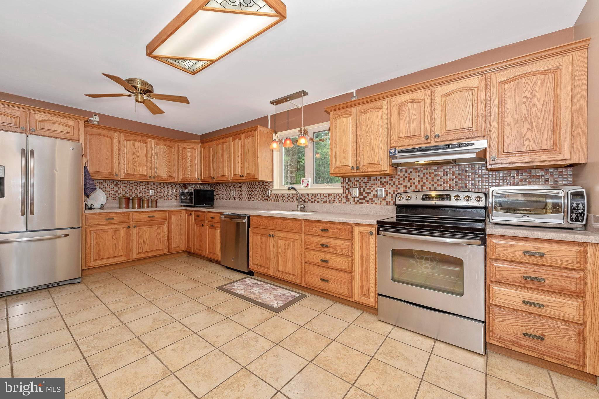 12828 Jesse Smith Road Mount Airy, MD 21771 - Photo 15 of 46 Beautiful stainless steel appliances