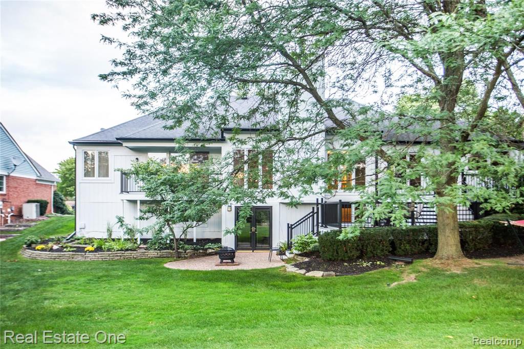 673 Augusta Drive Rochester Hills, MI 48309 - Photo 3 of 36