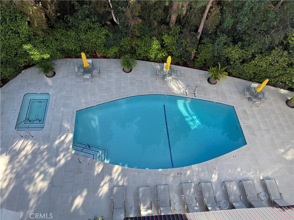 8530 Holloway Drive, Unit 418 Los Angeles, CA 90069 - Photo 12 of 13 view of outdoor space and seating area