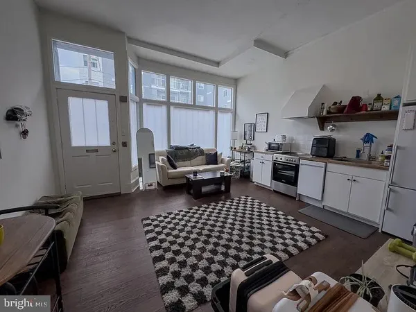 $1,800 | 1832-34 Callowhill Street, Unit G, Philadelphia, PA 19130