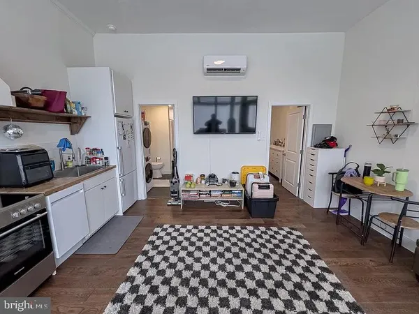 $1,800 | 1832-34 Callowhill Street, Unit G, Philadelphia, PA 19130