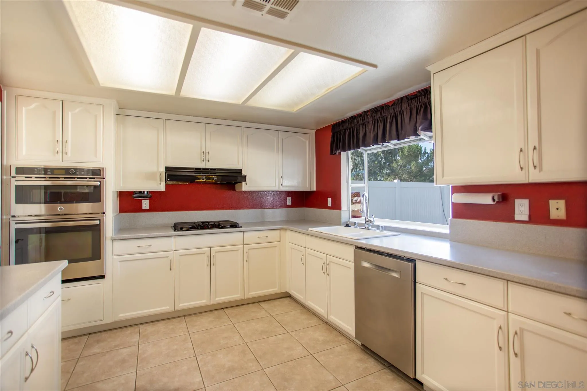 43880 Butternut Drive Temecula, CA 92592 - Photo 5 of 22 Gallery Image 5