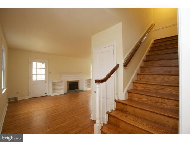 39 South Britton Road Springfield, PA 19064 - Photo 4 of 24 Living Room