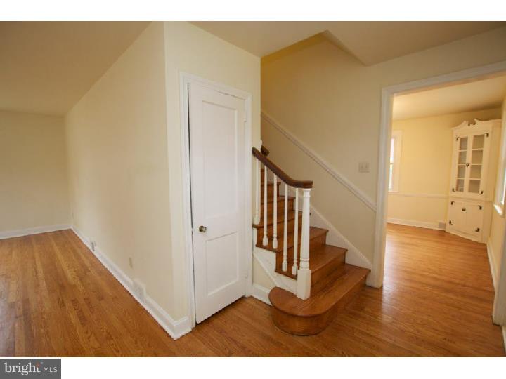 39 South Britton Road Springfield, PA 19064 - Photo 6 of 24 Living Room