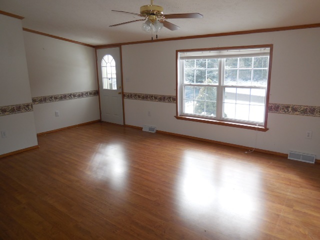 22 Thomas Street Barre, VT 05641 - Photo 4 of 10 Gallery Image 4
