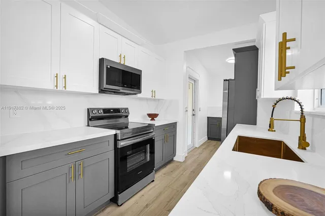 $550,000 | 5730 Southwest 54th Terrace, Davie, FL 33314