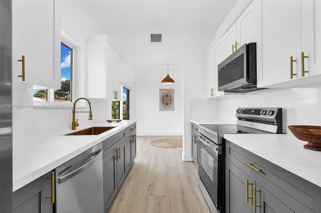 $550,000 | 5730 Southwest 54th Terrace, Davie, FL 33314