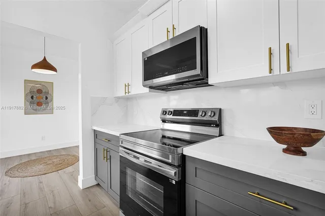 $550,000 | 5730 Southwest 54th Terrace, Davie, FL 33314