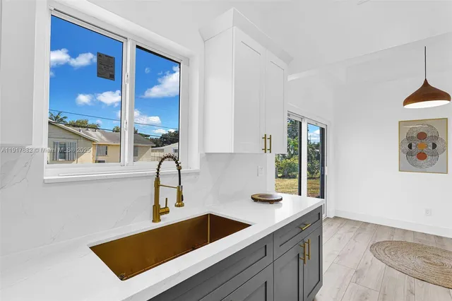 $550,000 | 5730 Southwest 54th Terrace, Davie, FL 33314