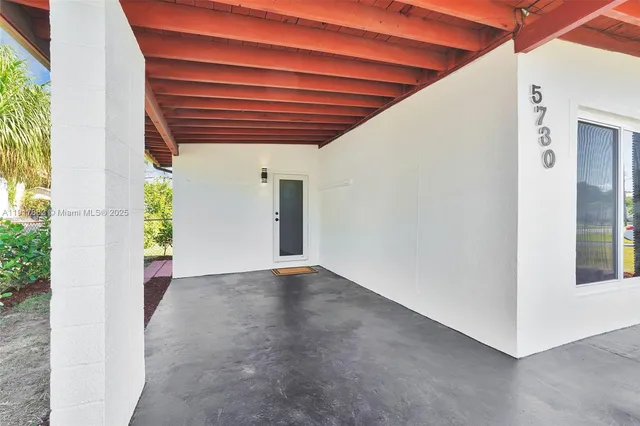 $550,000 | 5730 Southwest 54th Terrace, Davie, FL 33314