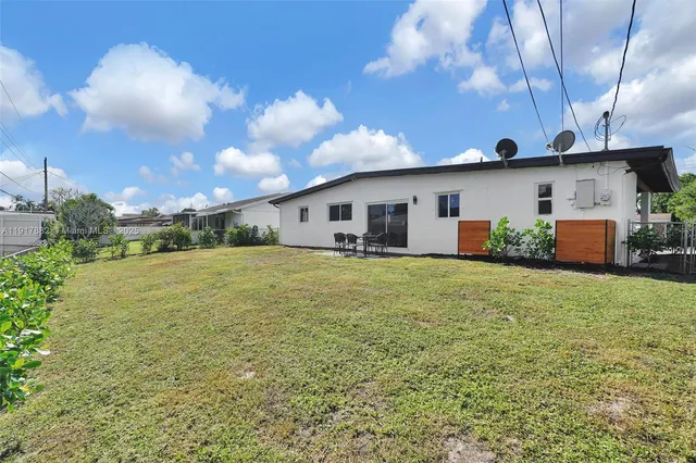 $550,000 | 5730 Southwest 54th Terrace, Davie, FL 33314