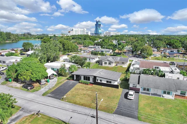 $550,000 | 5730 Southwest 54th Terrace, Davie, FL 33314