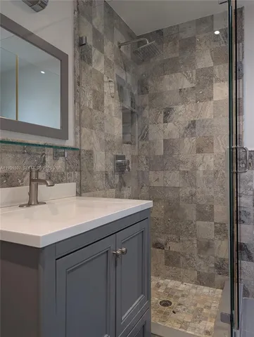 $2,800 | 6061 Collins Avenue, Unit 4E, Miami Beach, FL 33140