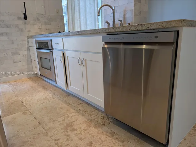 $2,800 | 6061 Collins Avenue, Unit 4E, Miami Beach, FL 33140