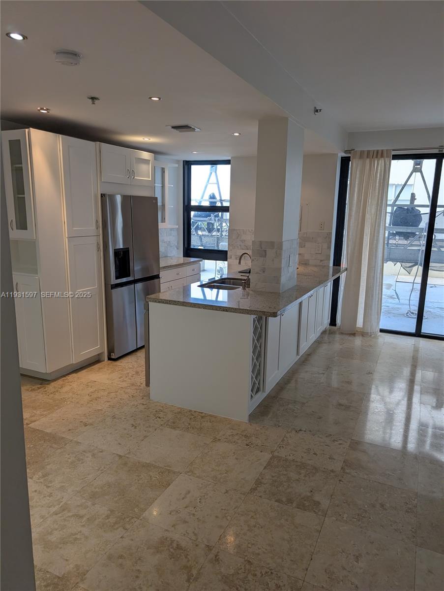 6061 Collins Avenue, Unit 4E Miami Beach, FL 33140 - Photo 4 of 12