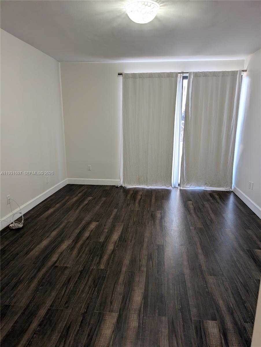 6061 Collins Avenue, Unit 4E Miami Beach, FL 33140 - Photo 8 of 12