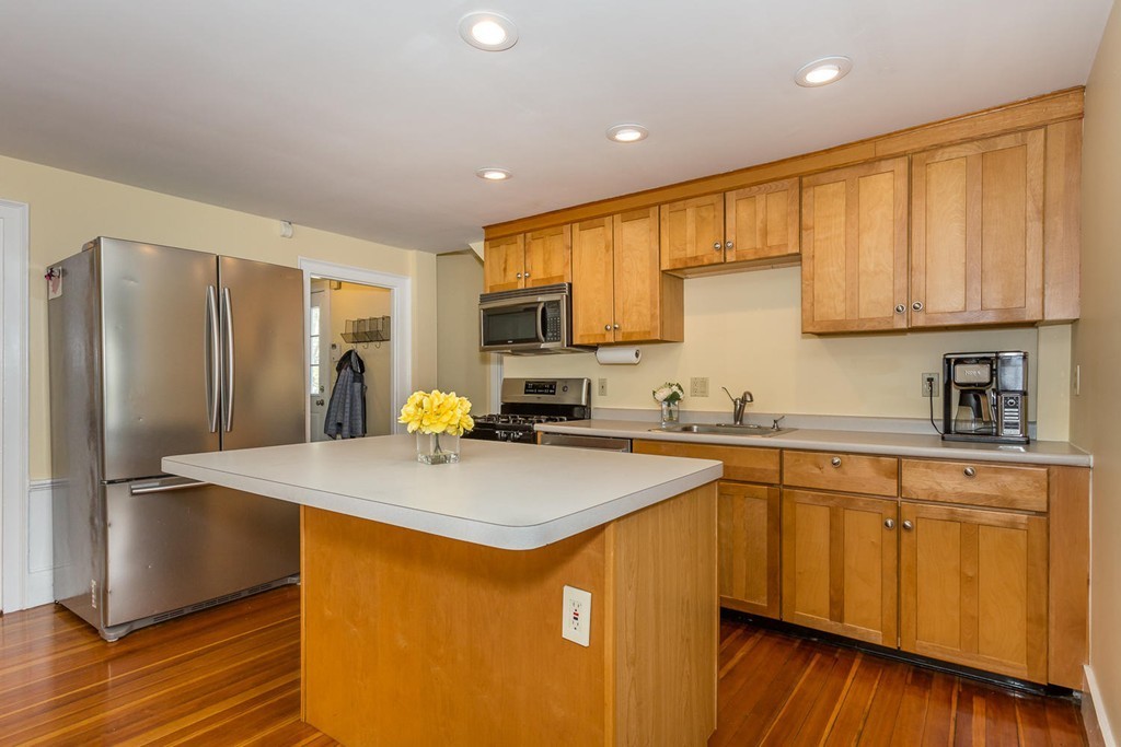 392 Pleasant Street Canton, MA 02021 - Photo 5 of 25 Gallery Image 5