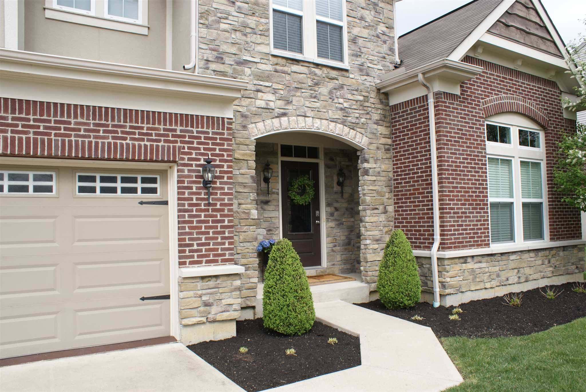 725 Sandstone Ridge Newport, KY 41076 - Photo 2 of 46 Walkway