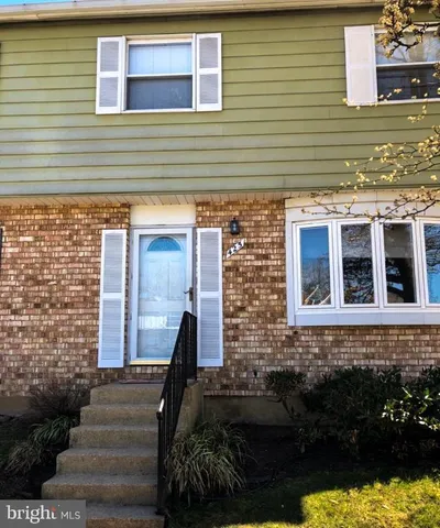 $2,400 | 425 Gatewood Court, Glen Burnie, MD 21061